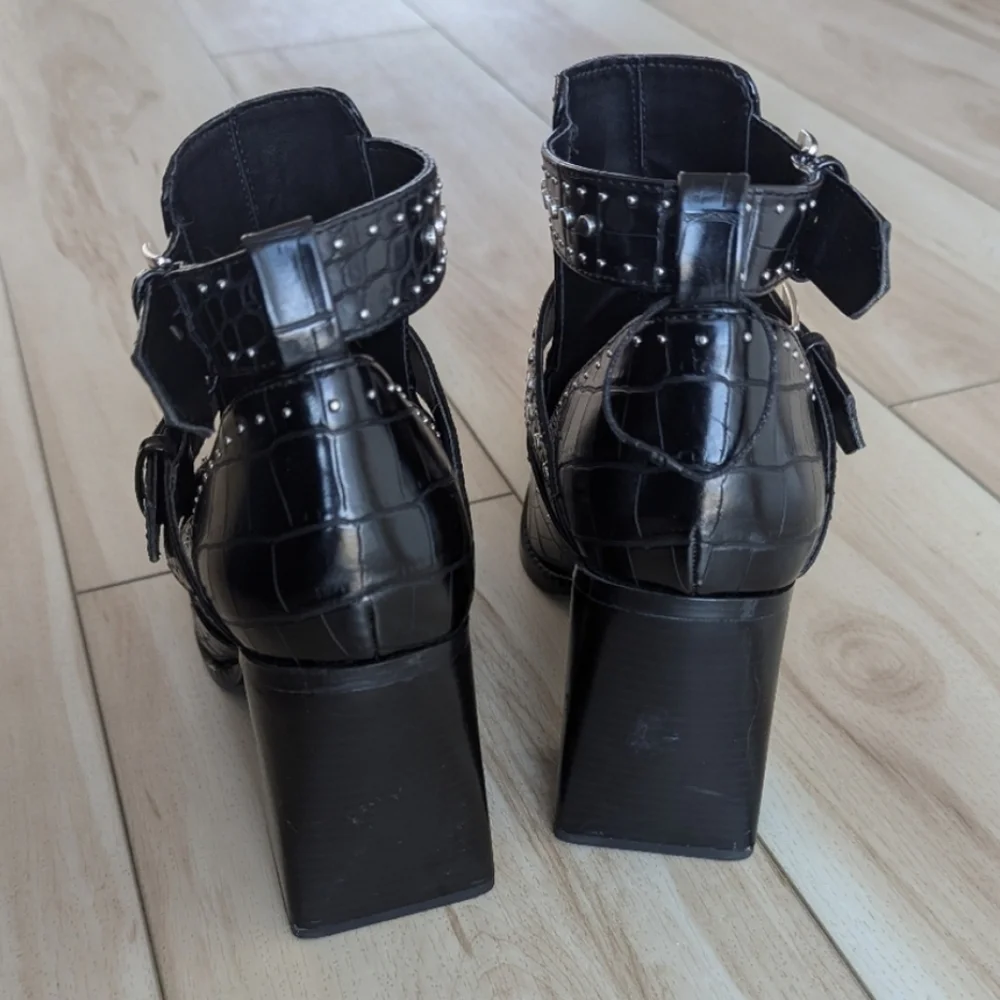 Zara studded ankle boots animal printembossed cut out chunky heel